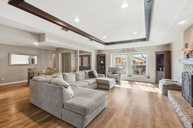 1105 Meadow Crest Lane, Mansfield, TX 76063