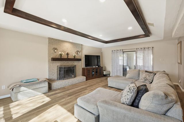 1105 Meadow Crest Lane, Mansfield, TX 76063