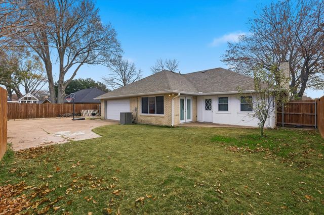 1105 Meadow Crest Lane, Mansfield, TX 76063