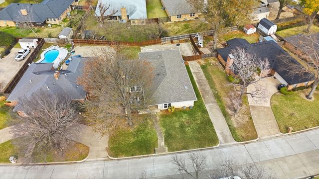 1105 Meadow Crest Lane, Mansfield, TX 76063