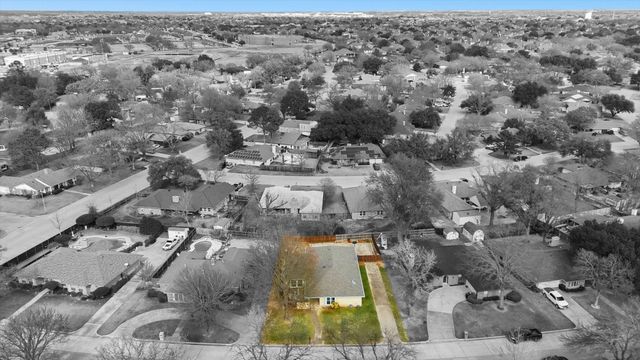 1105 Meadow Crest Lane, Mansfield, TX 76063