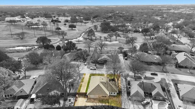 1105 Meadow Crest Lane, Mansfield, TX 76063