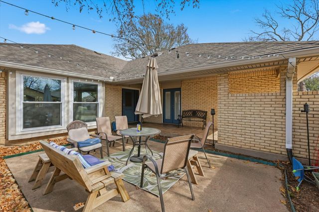 1105 Meadow Crest Lane, Mansfield, TX 76063