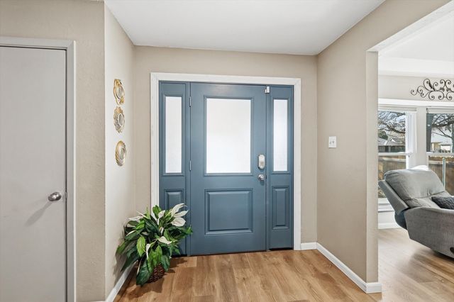 1105 Meadow Crest Lane, Mansfield, TX 76063