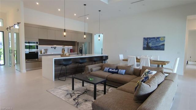 308 SW 13th CT, Cape Coral, FL 33991