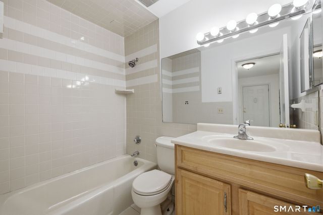 255 Strawberry Hill Avenue E5, Stamford, CT 06902