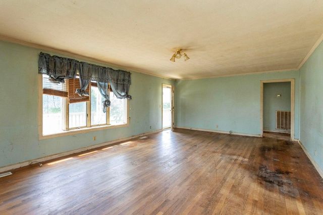 14329 Lower East Valley Road, Pikeville, TN 37367