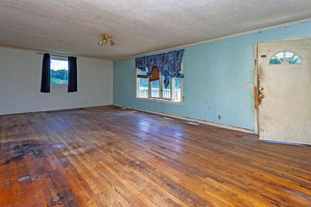 14329 Lower East Valley Road, Pikeville, TN 37367