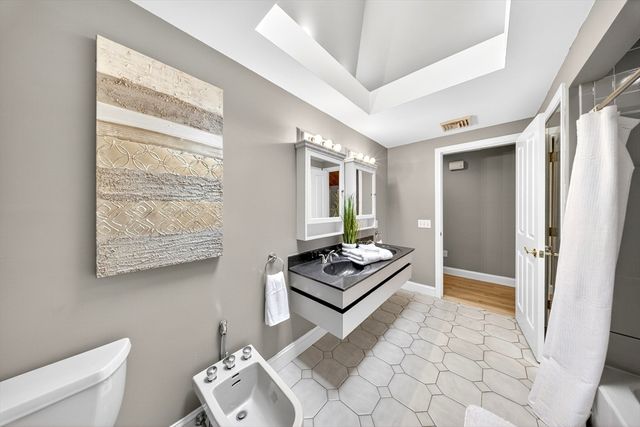 814 Sharps Lot Rd, Swansea, MA 02777