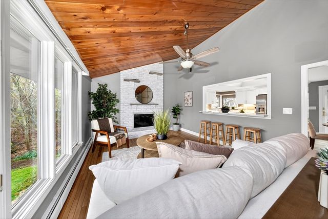 814 Sharps Lot Rd, Swansea, MA 02777