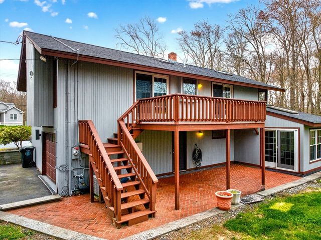 814 Sharps Lot Rd, Swansea, MA 02777