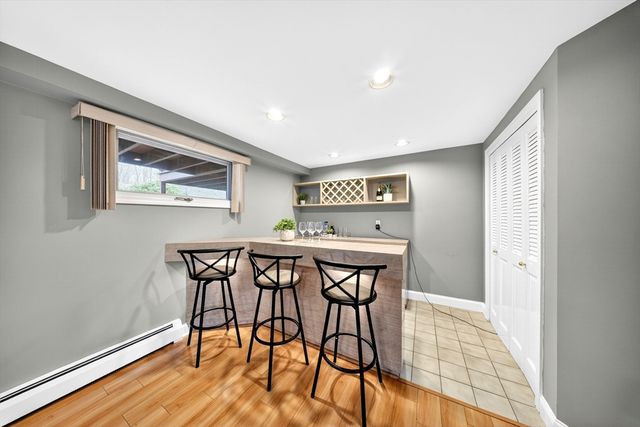 814 Sharps Lot Rd, Swansea, MA 02777