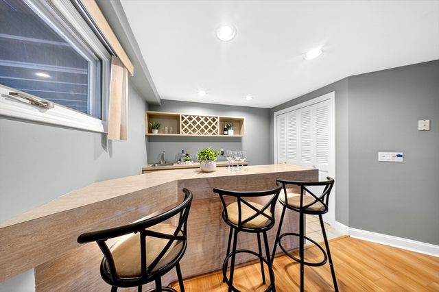 814 Sharps Lot Rd, Swansea, MA 02777