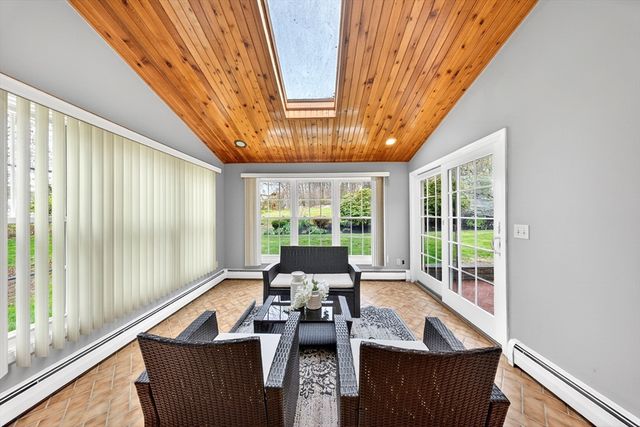 814 Sharps Lot Rd, Swansea, MA 02777