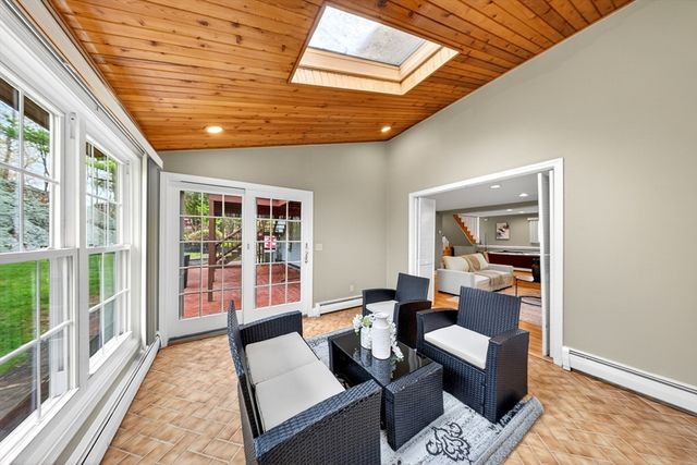 814 Sharps Lot Rd, Swansea, MA 02777