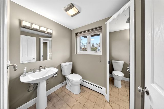814 Sharps Lot Rd, Swansea, MA 02777