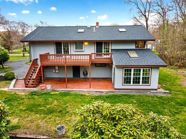 814 Sharps Lot Rd, Swansea, MA 02777
