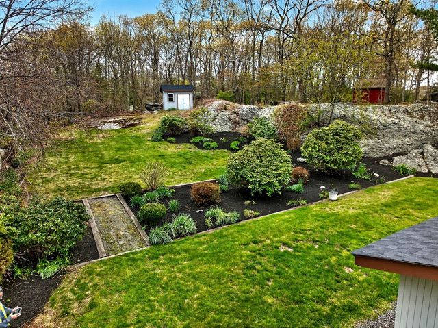 814 Sharps Lot Rd, Swansea, MA 02777
