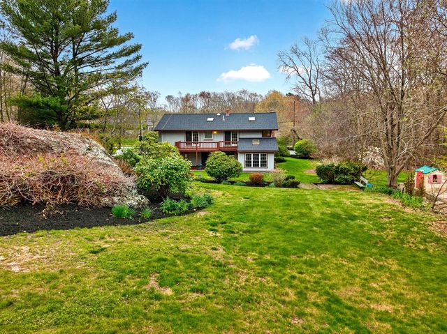 814 Sharps Lot Rd, Swansea, MA 02777