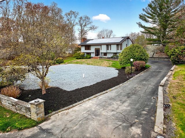 814 Sharps Lot Rd, Swansea, MA 02777