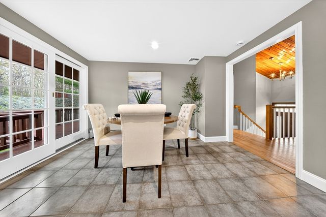 814 Sharps Lot Rd, Swansea, MA 02777