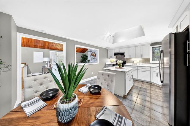 814 Sharps Lot Rd, Swansea, MA 02777