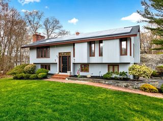 814 Sharps Lot Rd, Swansea, MA 02777