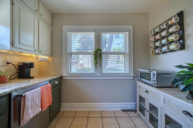 426 N 70th STREET, Wauwatosa, WI 53213