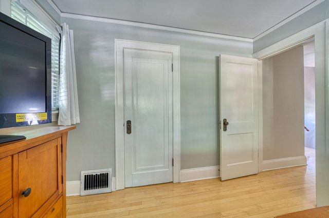 426 N 70th STREET, Wauwatosa, WI 53213