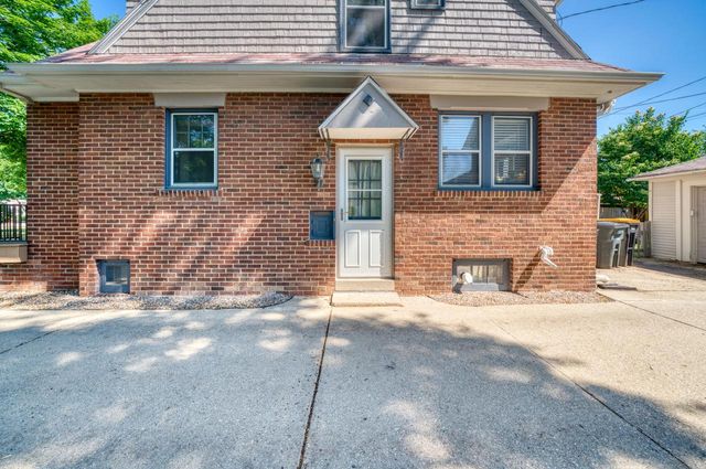 426 N 70th STREET, Wauwatosa, WI 53213