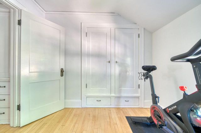 426 N 70th STREET, Wauwatosa, WI 53213