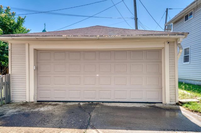 426 N 70th STREET, Wauwatosa, WI 53213
