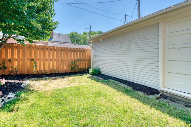 426 N 70th STREET, Wauwatosa, WI 53213