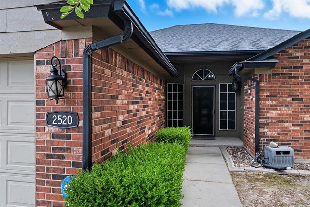 2520 Port Rush Drive, Moore, OK 73160