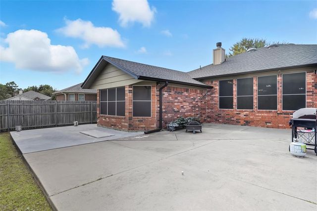 2520 Port Rush Drive, Moore, OK 73160
