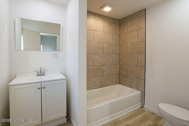 2121 Airport Highway, Toledo, OH 43609