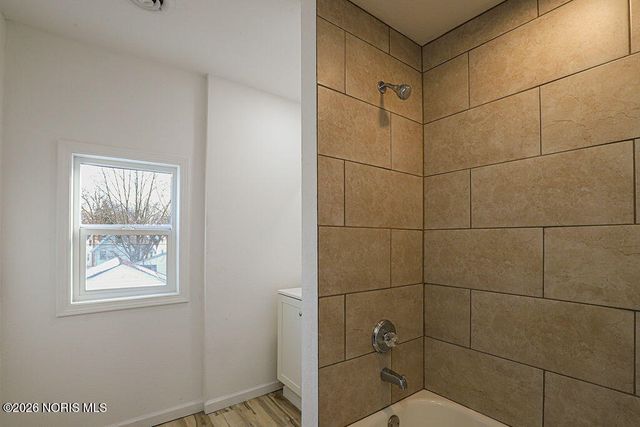 2121 Airport Highway, Toledo, OH 43609