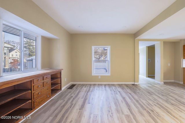 2121 Airport Highway, Toledo, OH 43609