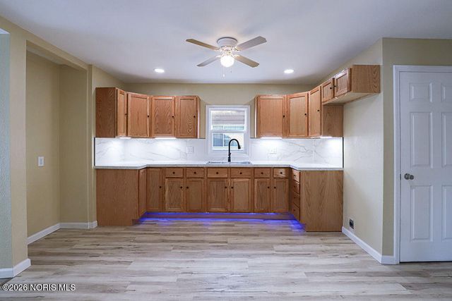 2121 Airport Highway, Toledo, OH 43609