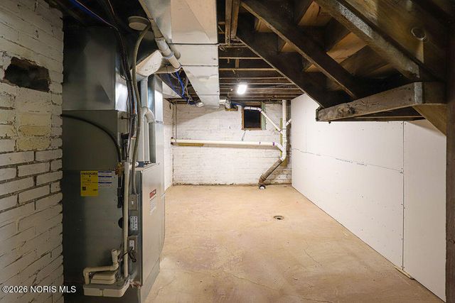 2121 Airport Highway, Toledo, OH 43609