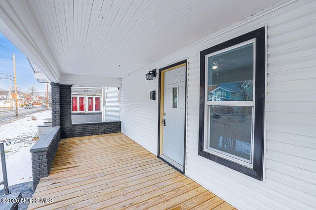 2121 Airport Highway, Toledo, OH 43609