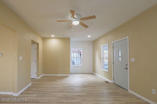 2121 Airport Highway, Toledo, OH 43609