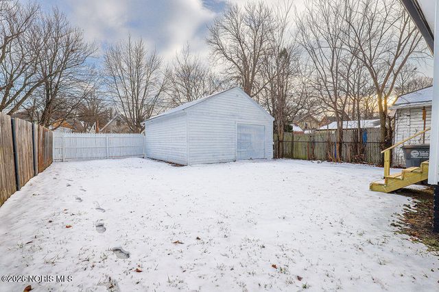 2121 Airport Highway, Toledo, OH 43609