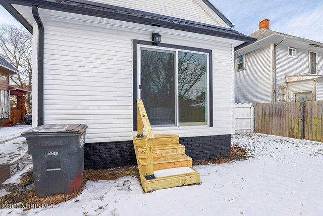 2121 Airport Highway, Toledo, OH 43609