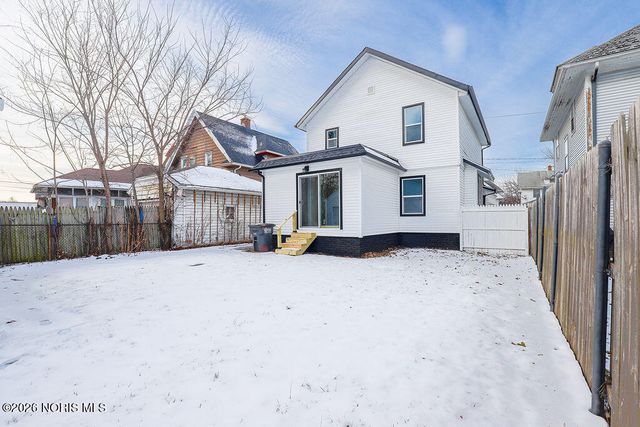 2121 Airport Highway, Toledo, OH 43609