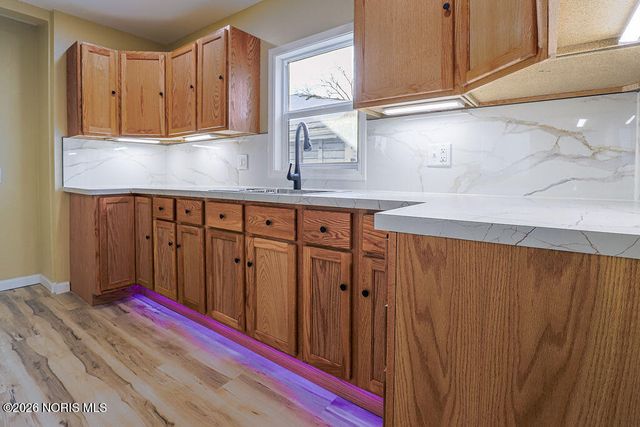 2121 Airport Highway, Toledo, OH 43609