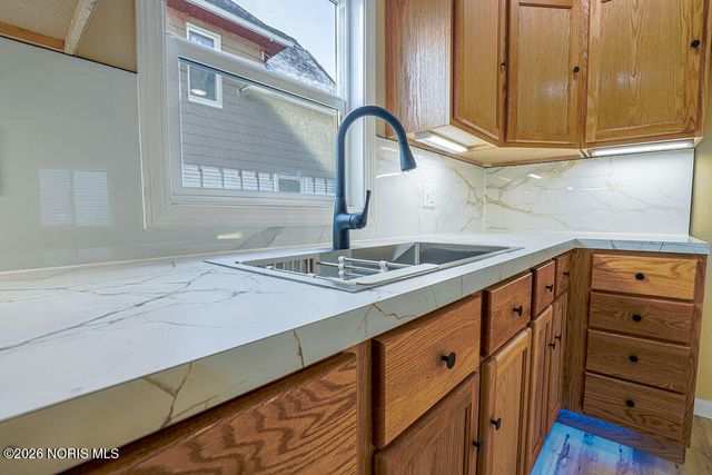 2121 Airport Highway, Toledo, OH 43609