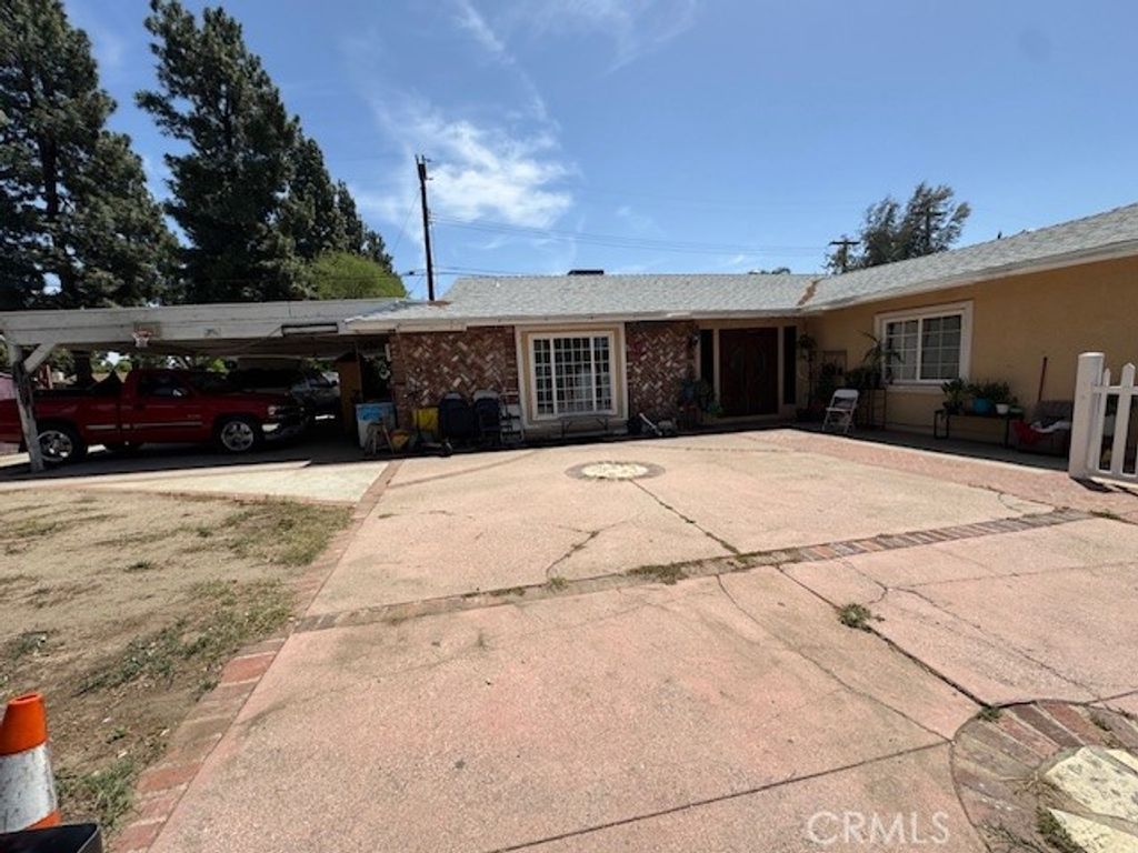 12112 Hoyt Street, Sylmar, CA 91342