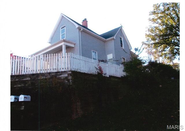 815 S CHARLES Street, Belleville, IL 62220