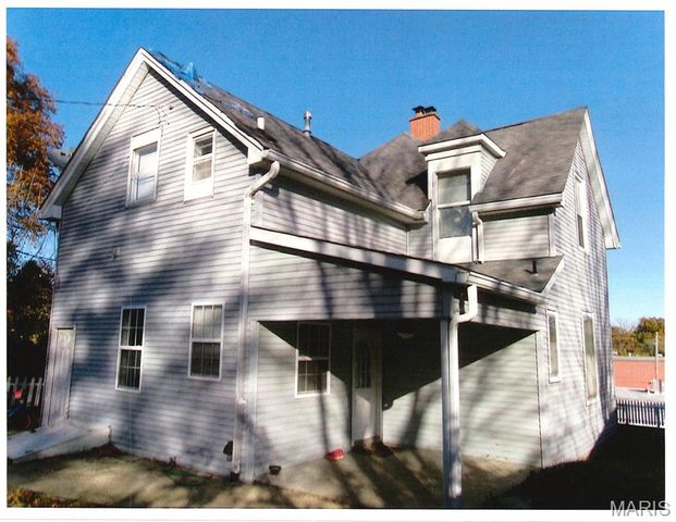 815 S CHARLES Street, Belleville, IL 62220